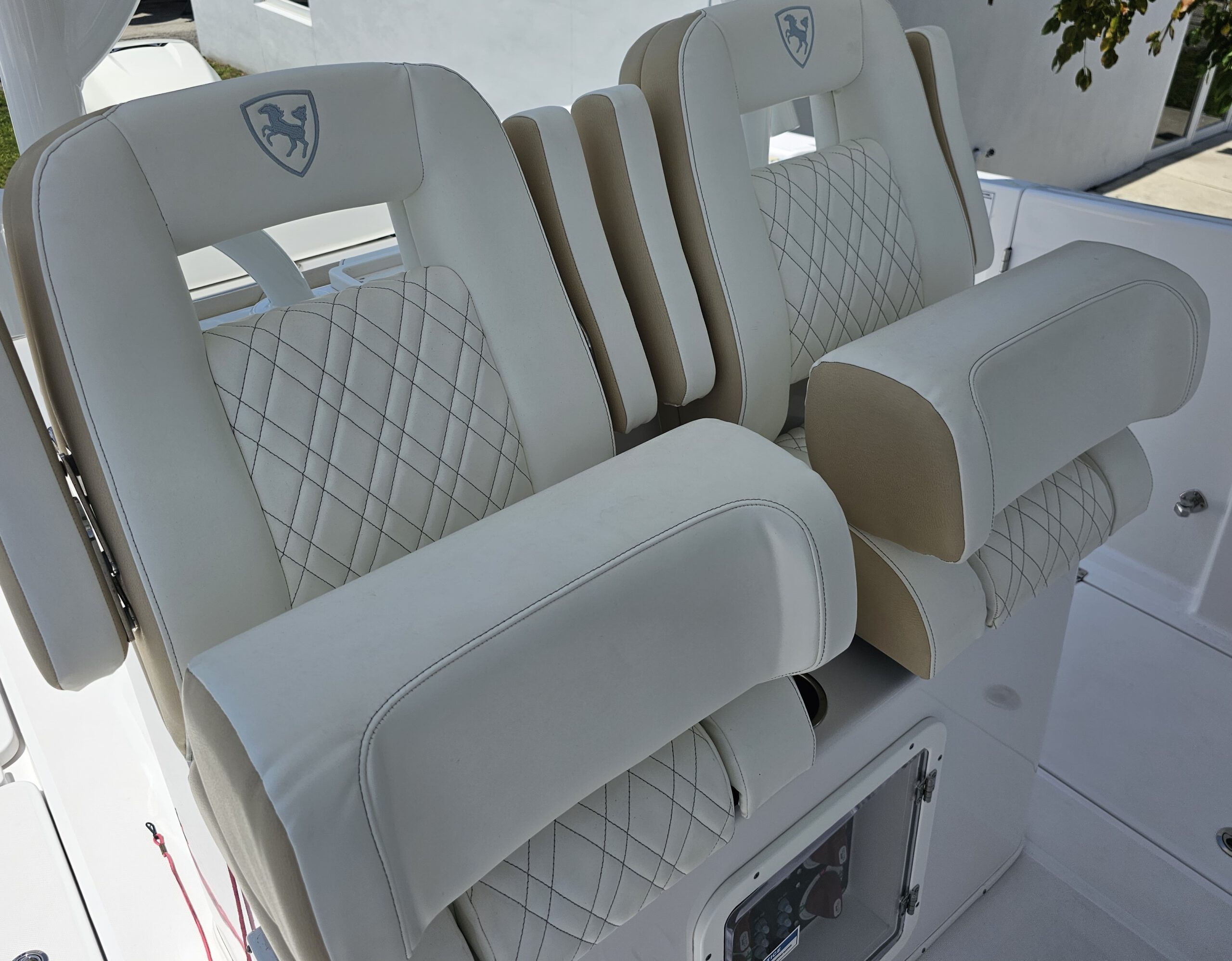 dual bolster seat 2023 Century boats